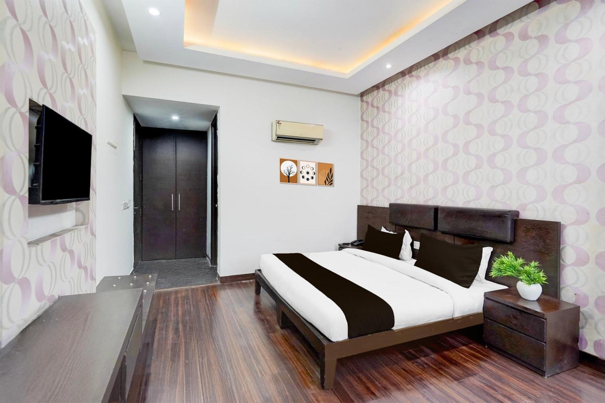 Super Townhouse Sector 51 Noida Near Metro Station Hotel Exterior foto