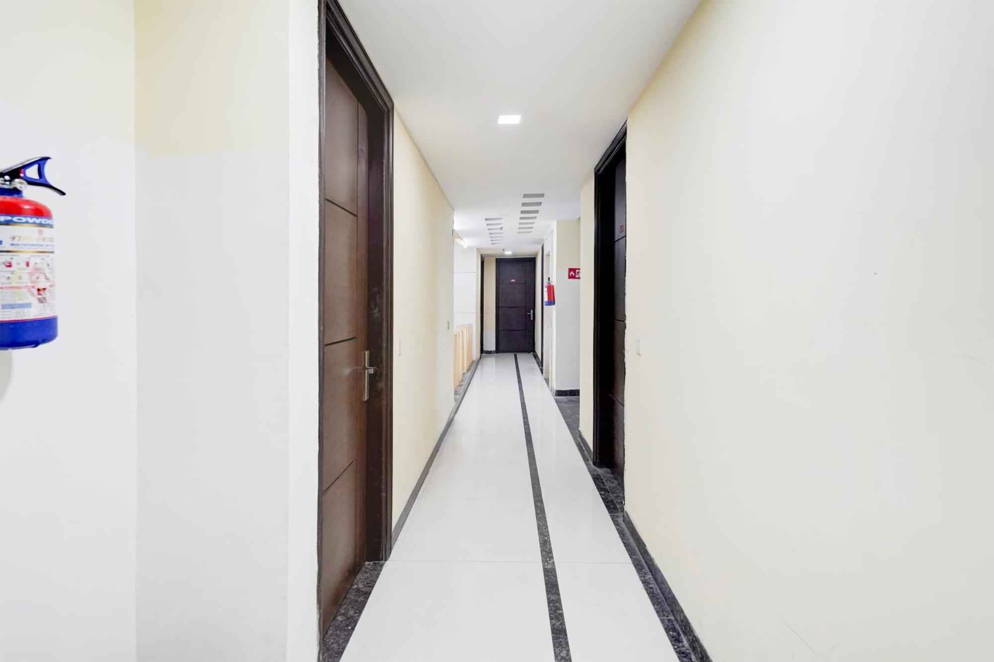 Super Townhouse Sector 51 Noida Near Metro Station Hotel Exterior foto