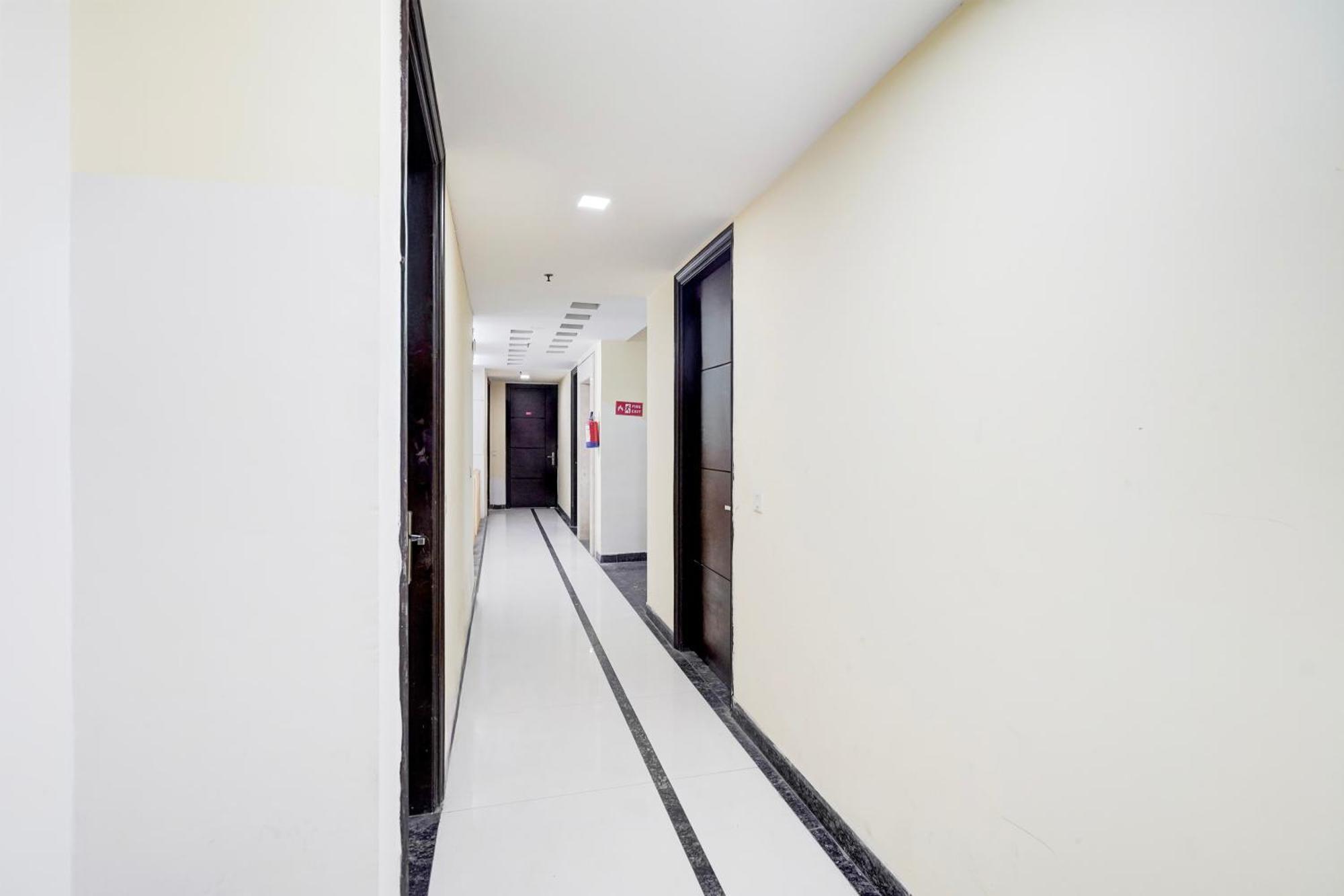 Super Townhouse Sector 51 Noida Near Metro Station Hotel Exterior foto