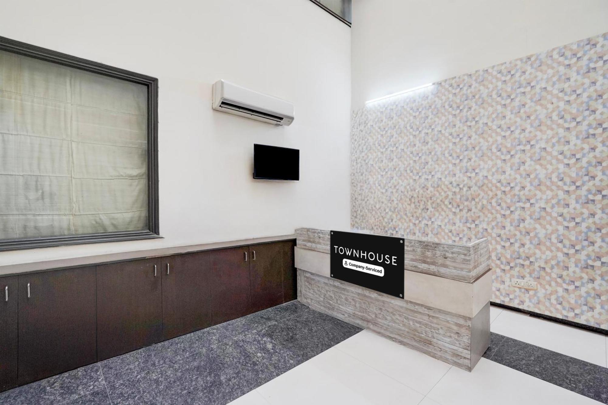 Super Townhouse Sector 51 Noida Near Metro Station Hotel Exterior foto